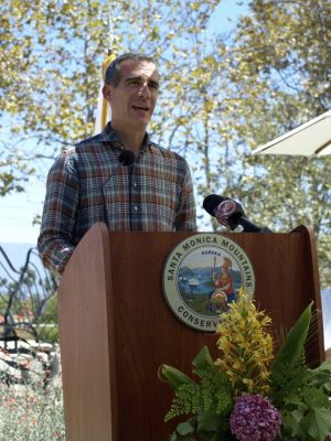 Alcalde de Los Ángeles adopta un futuro con energía geotérmica y limpia
