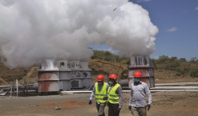 Perforación en curso en el prospecto geotérmico de Korosi, Kenia