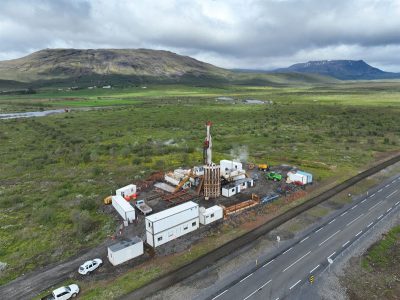 Perforación de un nuevo pozo para el proyecto geotérmico Efri-Reykir, Islandia