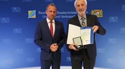 El Dr. Erwin Knapek de la Asociación Geotérmica Alemana recibe la Medalla del Estado de Baviera