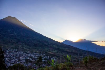 Experto en energía geotérmica habla con Forbes en Español sobre el potencial de esta fuente renovable en Latinoamérica.