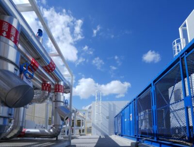 La primera planta de refrigeración geotérmica en la ciudad de Masdar, Emiratos Árabes Unidos, comienza a funcionar