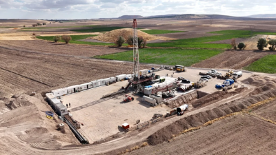 El proyecto de invernadero geotérmico en Kayseri, Turquía, avanza hacia su entrada en funcionamiento en 2026